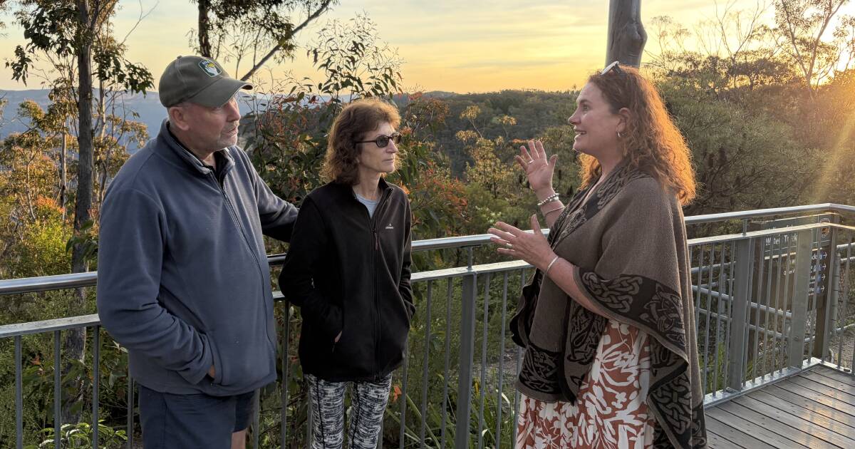 Blue Mountains MP Trish Doyle discusses the results of the ecological scorecard with Sally and Doug Eldridge from Wentworth Falls. Picture supplied